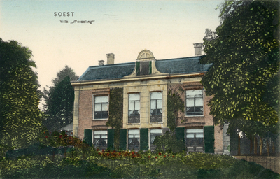 14499 Gezicht op de voorgevel van het huis Wesseling te Soest.N.B. Het huis Wesseling was ook bekend als Lindenhof. In ...